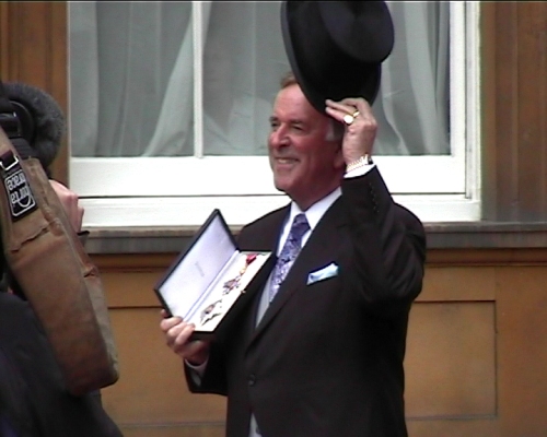 Terry Wogan after receieving his Knighthood at Buckingham palace in 2005 (Image Wikimedia Commons