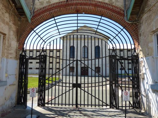 fremantle-prison gates